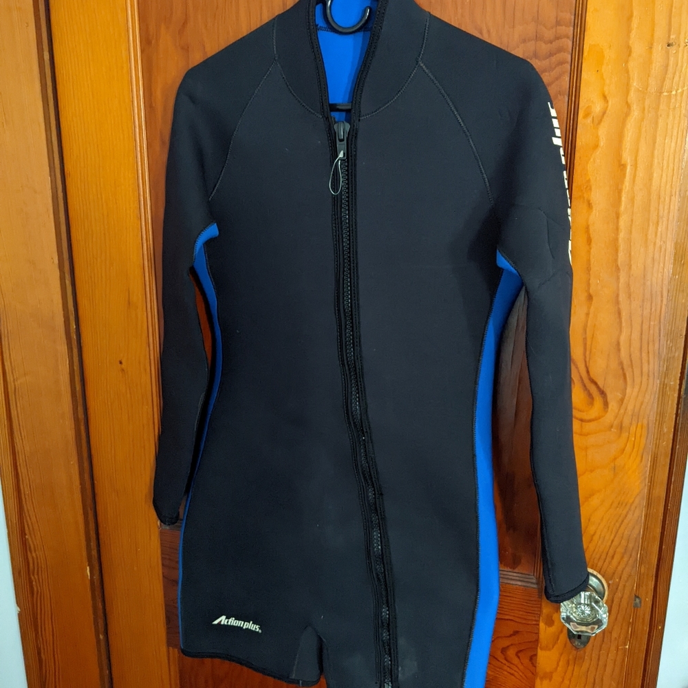 Action Plus Women's size M Wetsuit